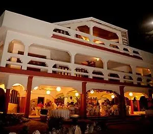 Hotel Coral Cove &